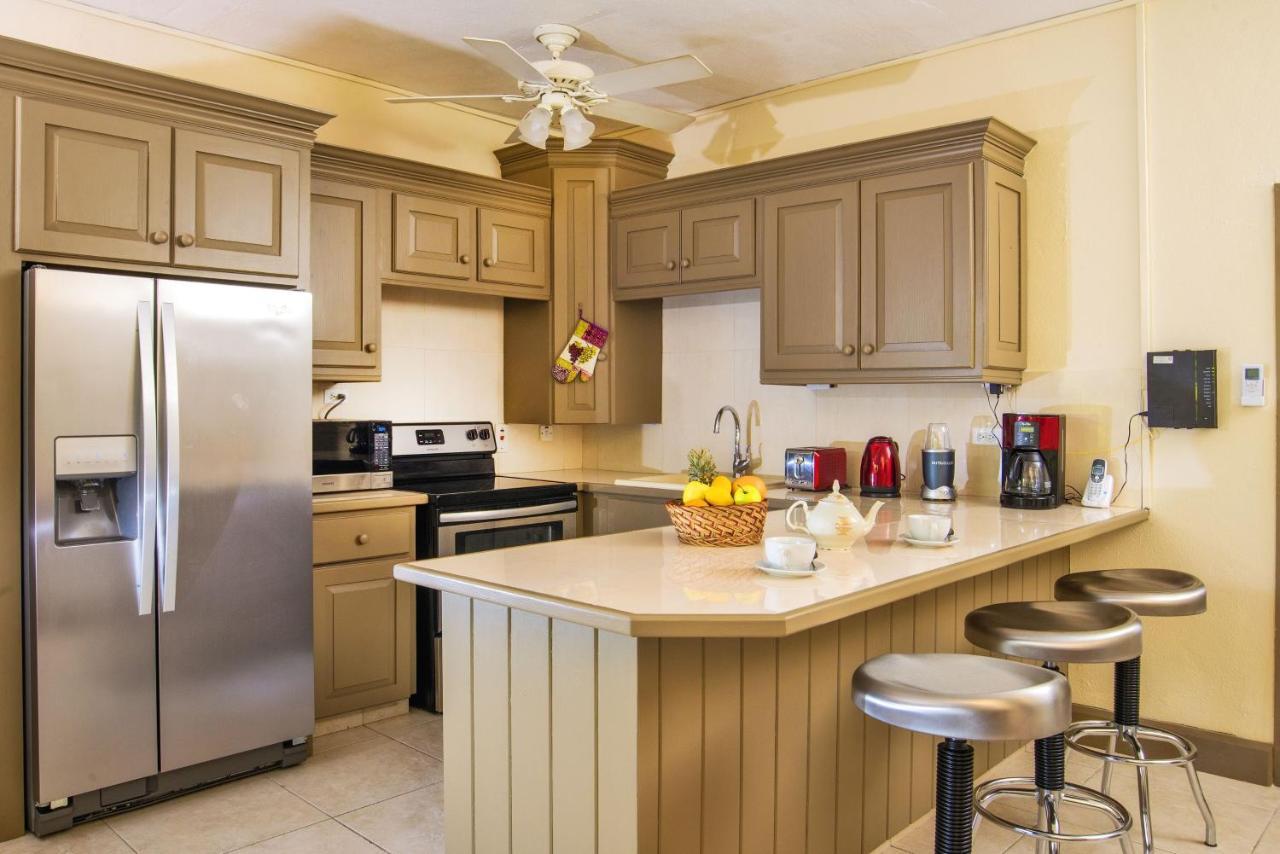 Ground Floor Apartment Located In Hometown, 5 Min Walk To The Beach Сент-Джеймс Екстер'єр фото